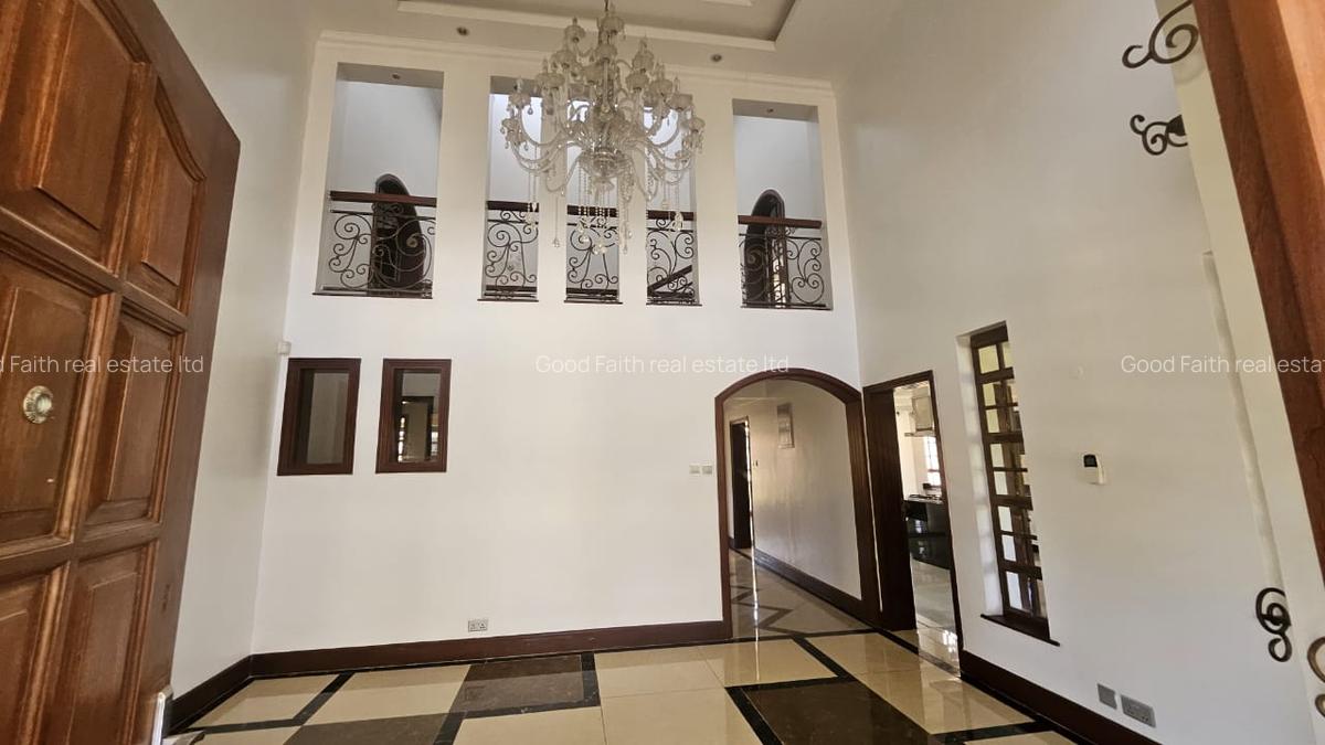 5 Bed House with En Suite in Runda - 12