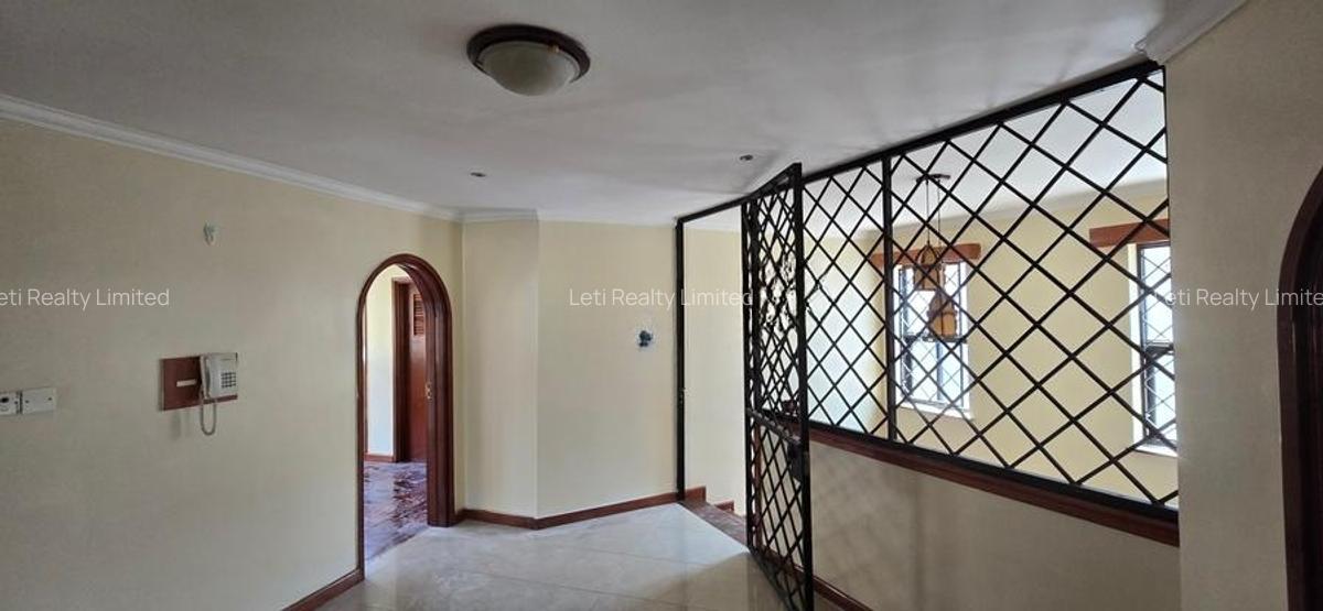 5 Bed Townhouse with En Suite in Lavington - 6
