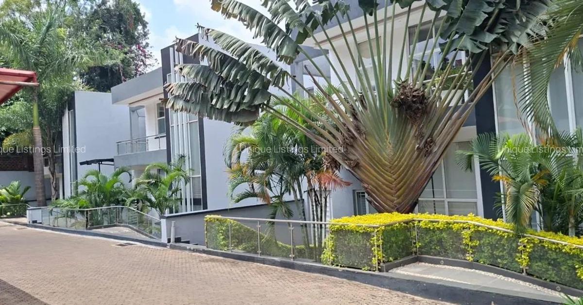 4 Bed Villa with En Suite in Spring Valley - 16