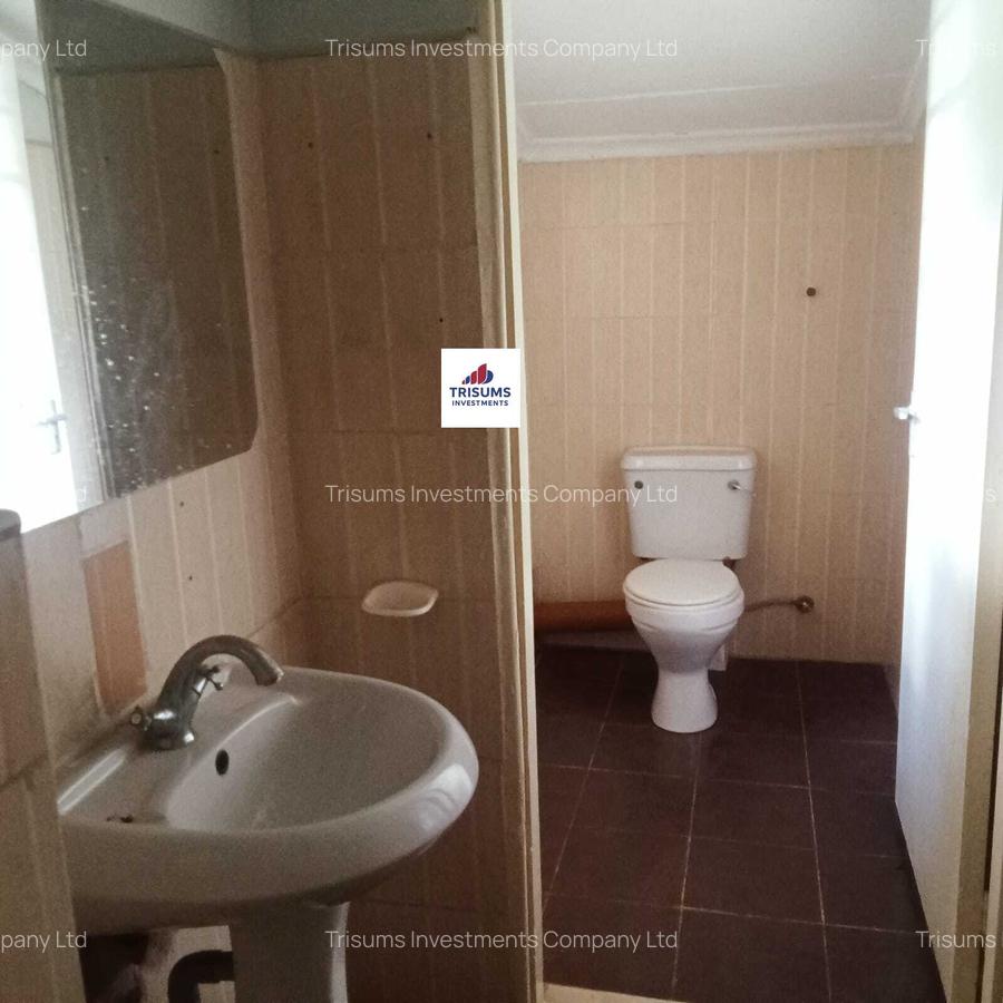 7 Bed House with En Suite in Kyuna - 12