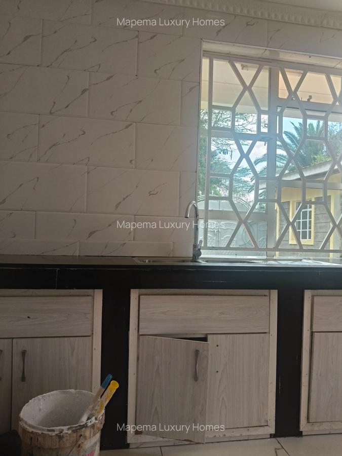 4 Bed House with En Suite at Mamba Road - 11