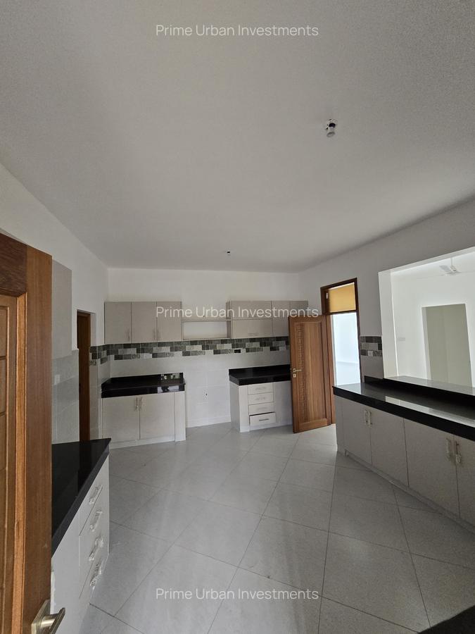 Serviced 4 Bed Apartment with En Suite in Nyali Area - 16