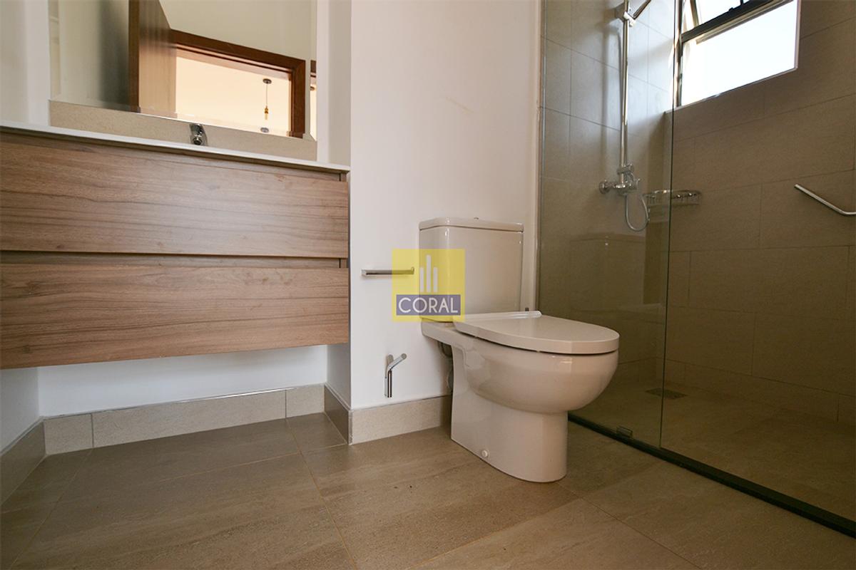 4 Bed Apartment with Backup Generator in Rosslyn - 10