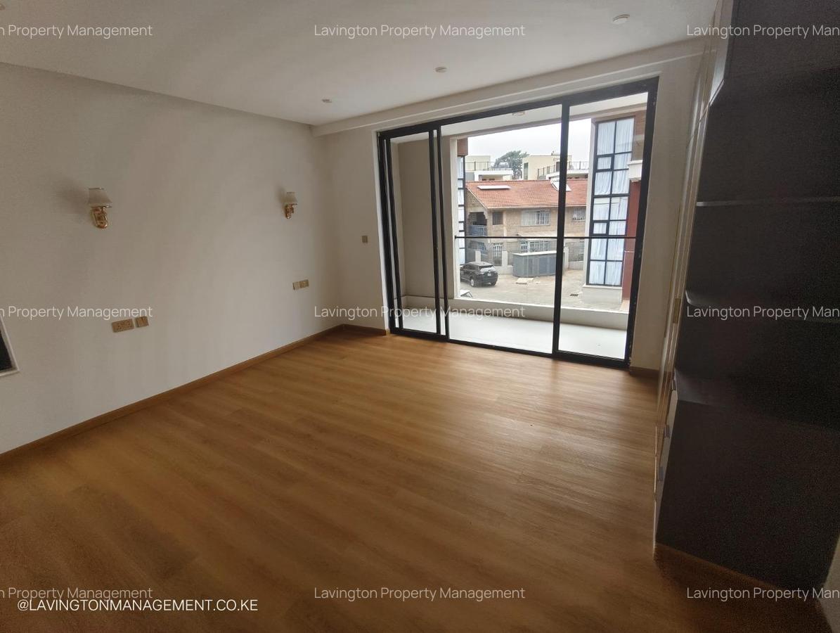 5 Bed Townhouse with En Suite at Lavington Green - 15