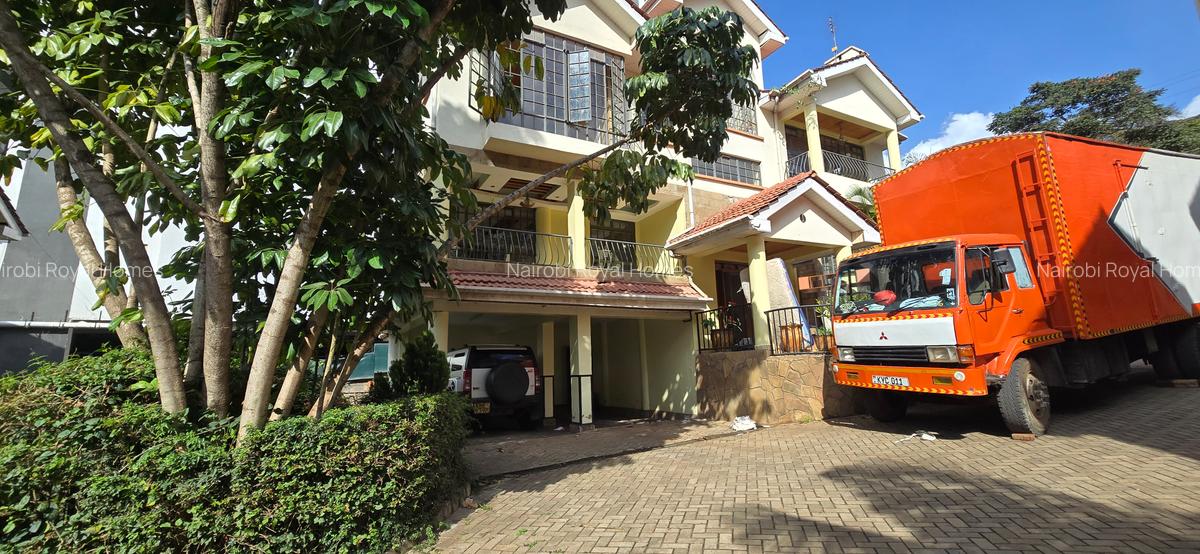 5 Bed Townhouse with En Suite at Lavington Green - 10