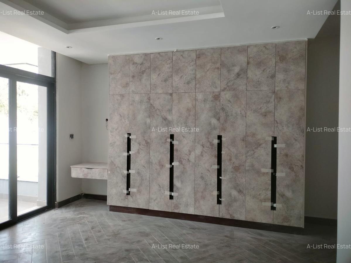 6 Bed House with En Suite at Nyari - 7