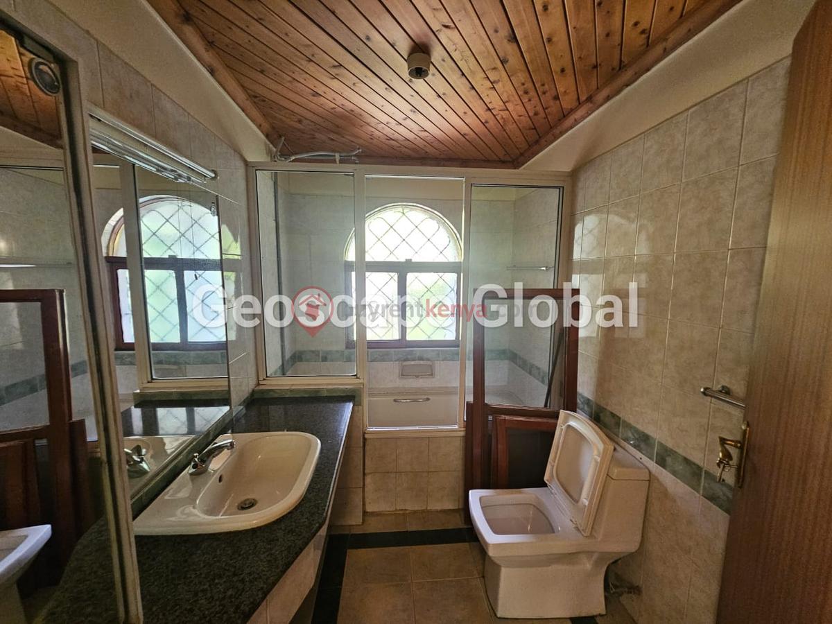 5 Bed House with En Suite in Spring Valley - 4
