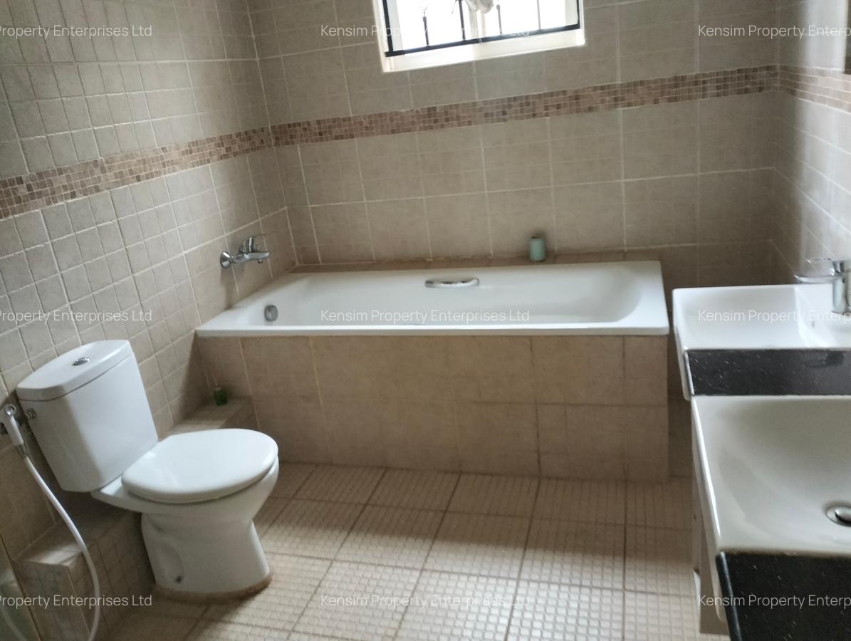 5 Bed Townhouse with En Suite in Spring Valley - 12