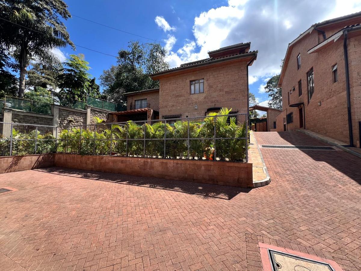 5 Bed Townhouse with En Suite in Lavington - 8
