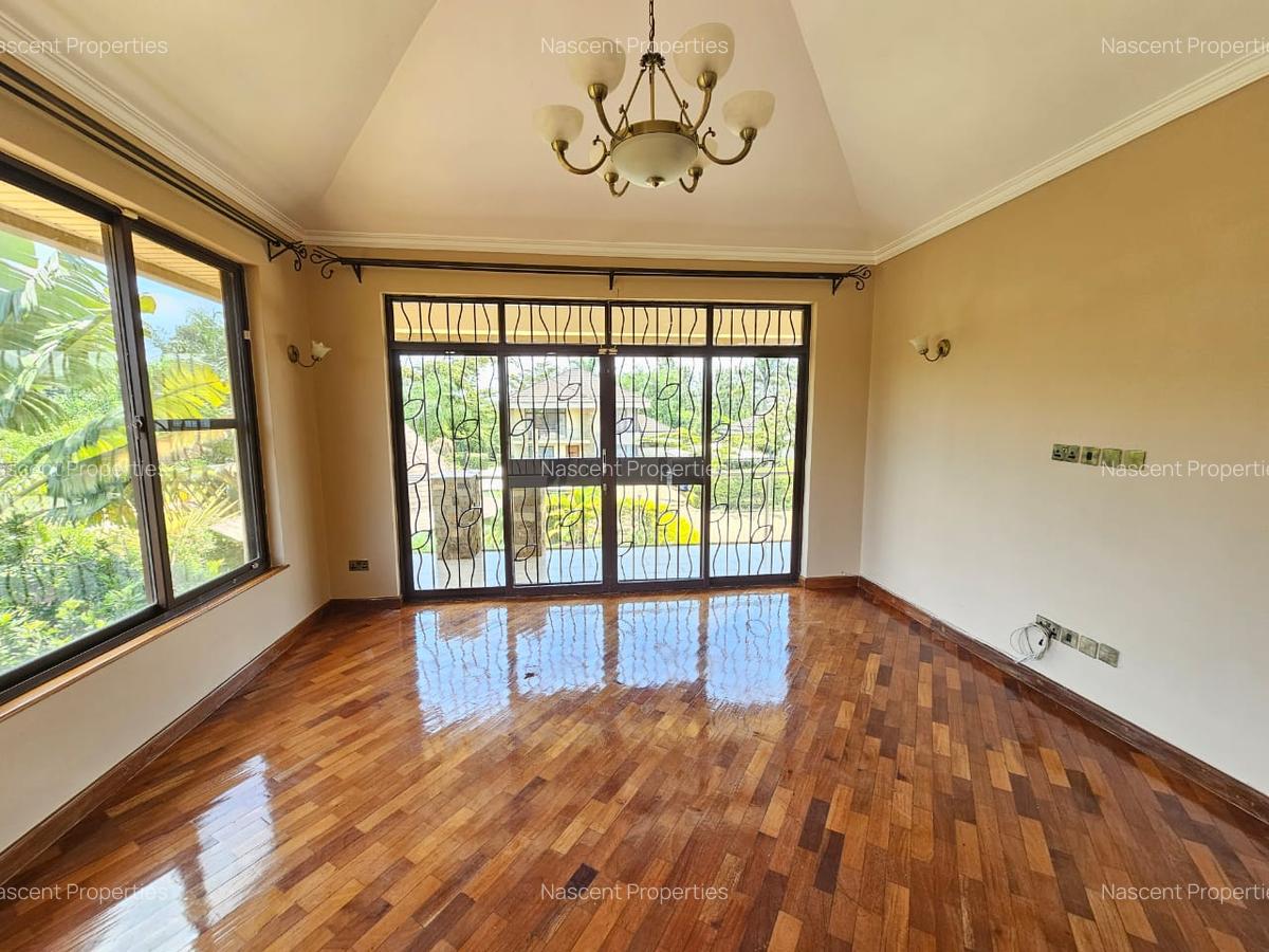 4 Bed Villa with En Suite in Ridgeways - 4