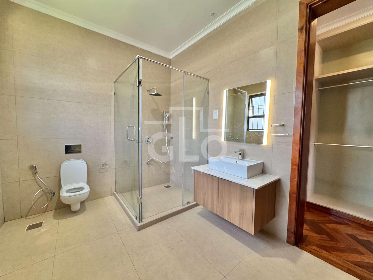 6 Bed Villa with En Suite in Loresho - 18