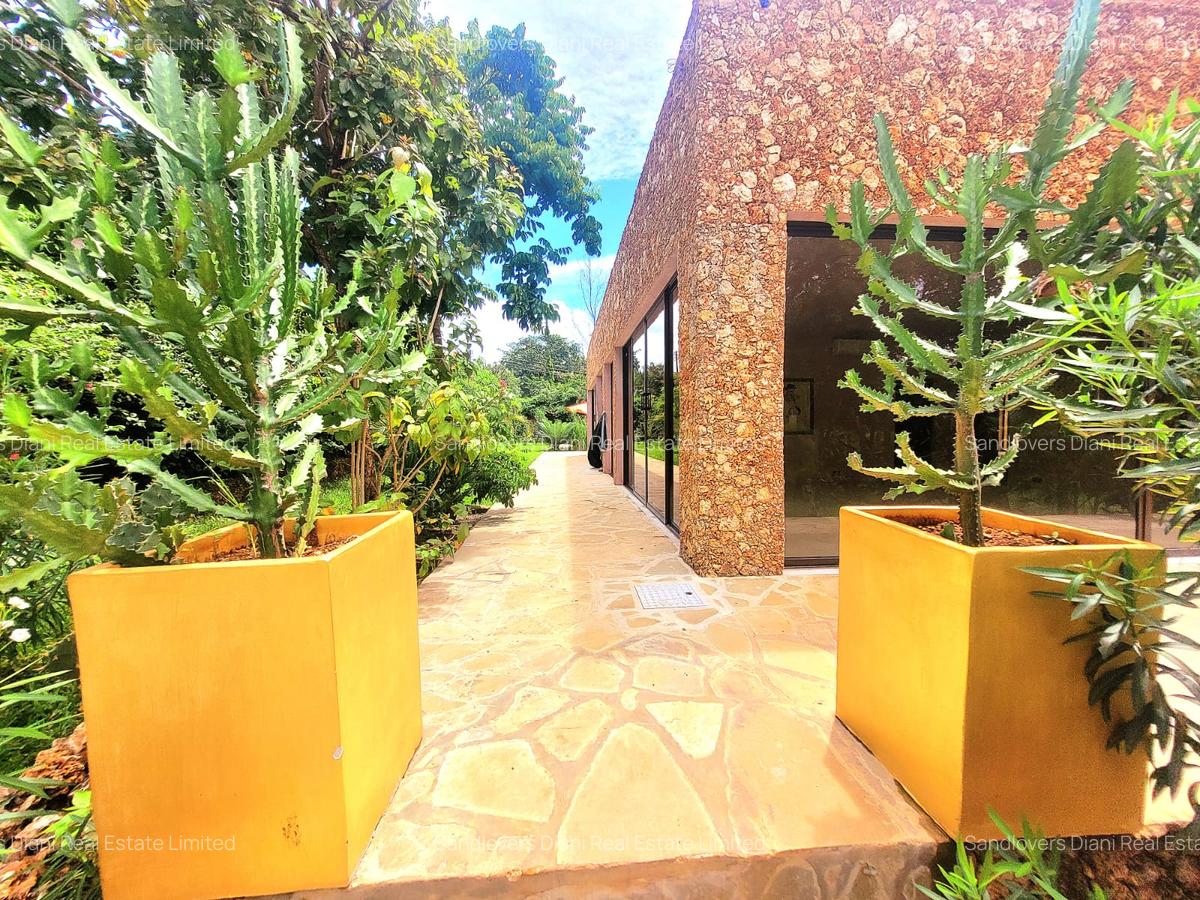5 Bed Villa with En Suite in Diani - 10
