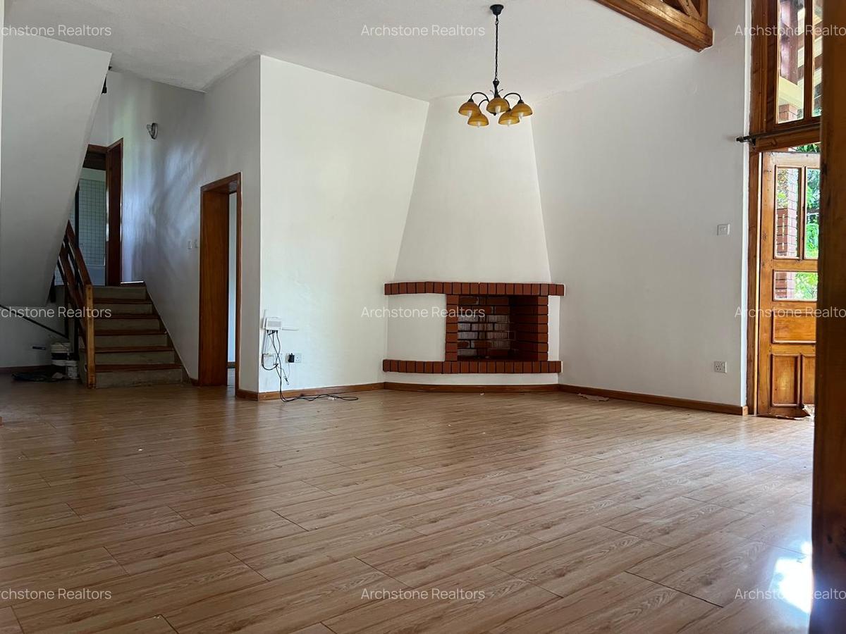 4 Bed Townhouse with Swimming Pool in Ridgeways - 7