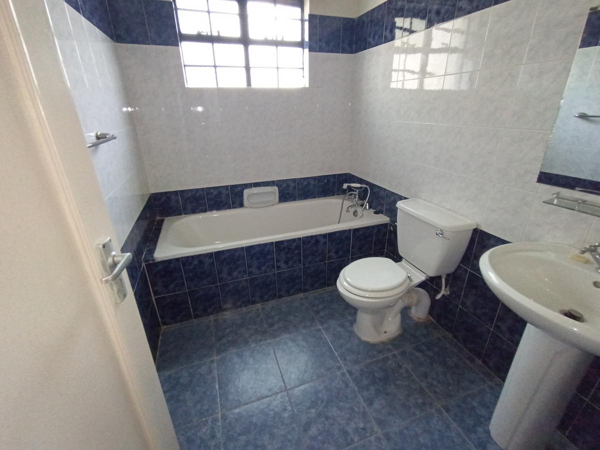 2 Bed Apartment with En Suite at Near Sarit Centre - 11