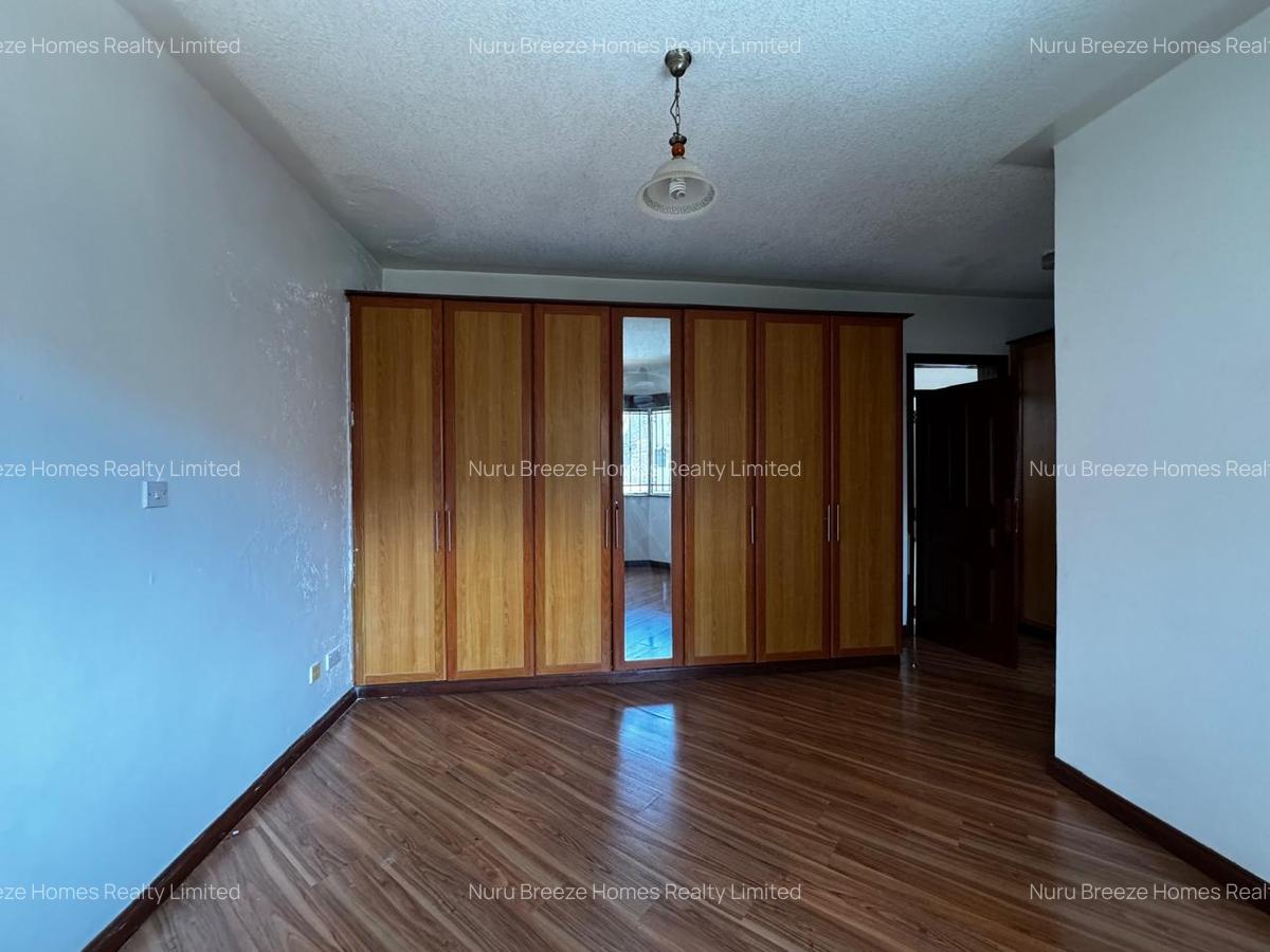 4 Bed Townhouse with En Suite in Brookside - 17