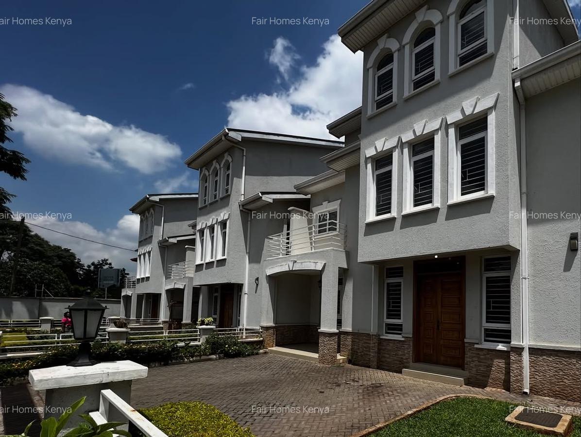 5 Bed Townhouse with En Suite at Lavington Green - 18