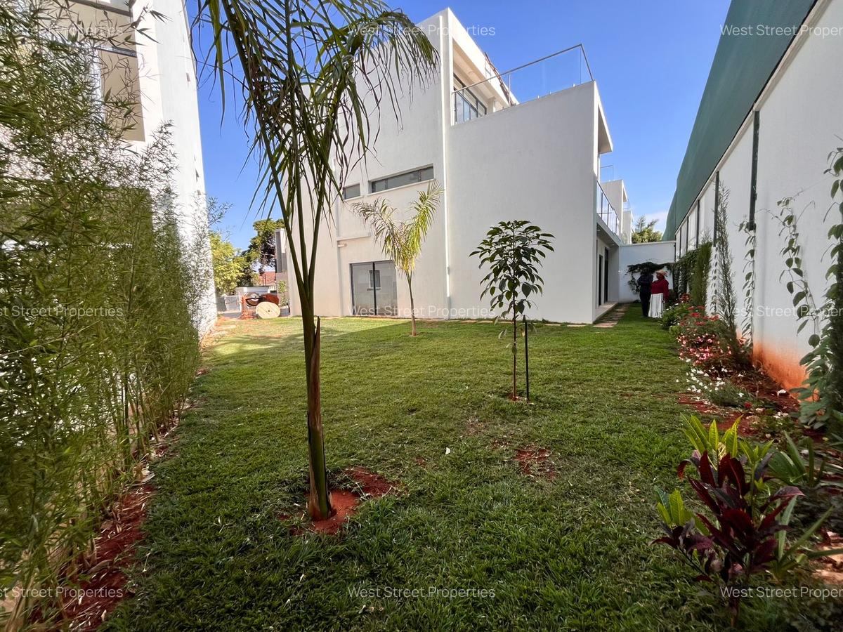 5 Bed Villa with En Suite at Lavington - 13