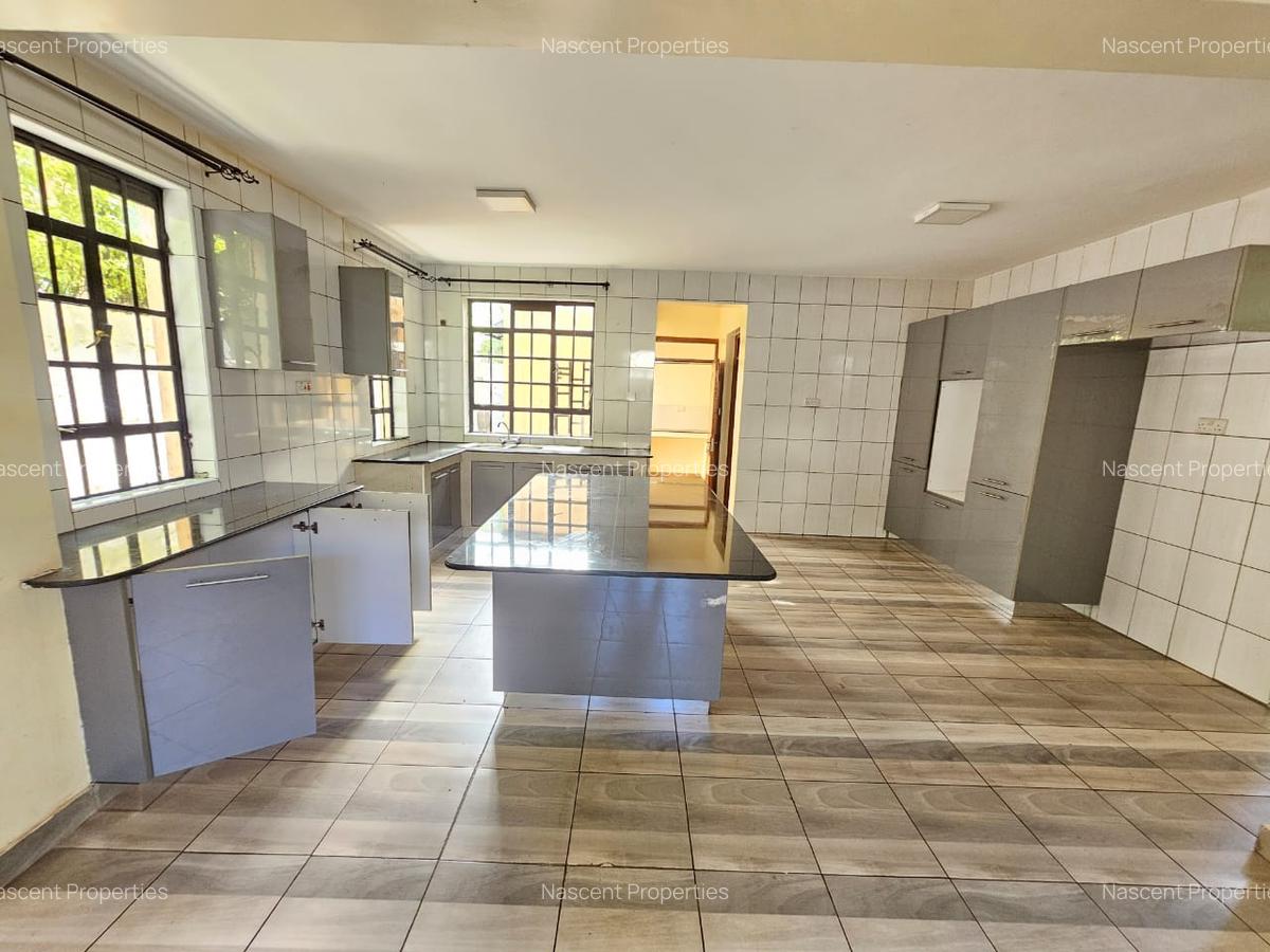 5 Bed Townhouse with En Suite in Kyuna - 2