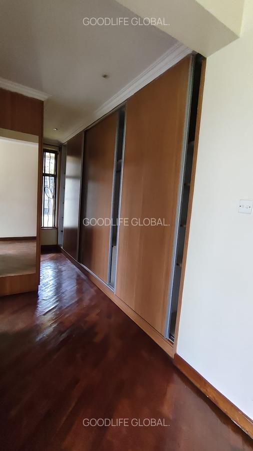 4 Bed House with En Suite at Ridgeways - 16