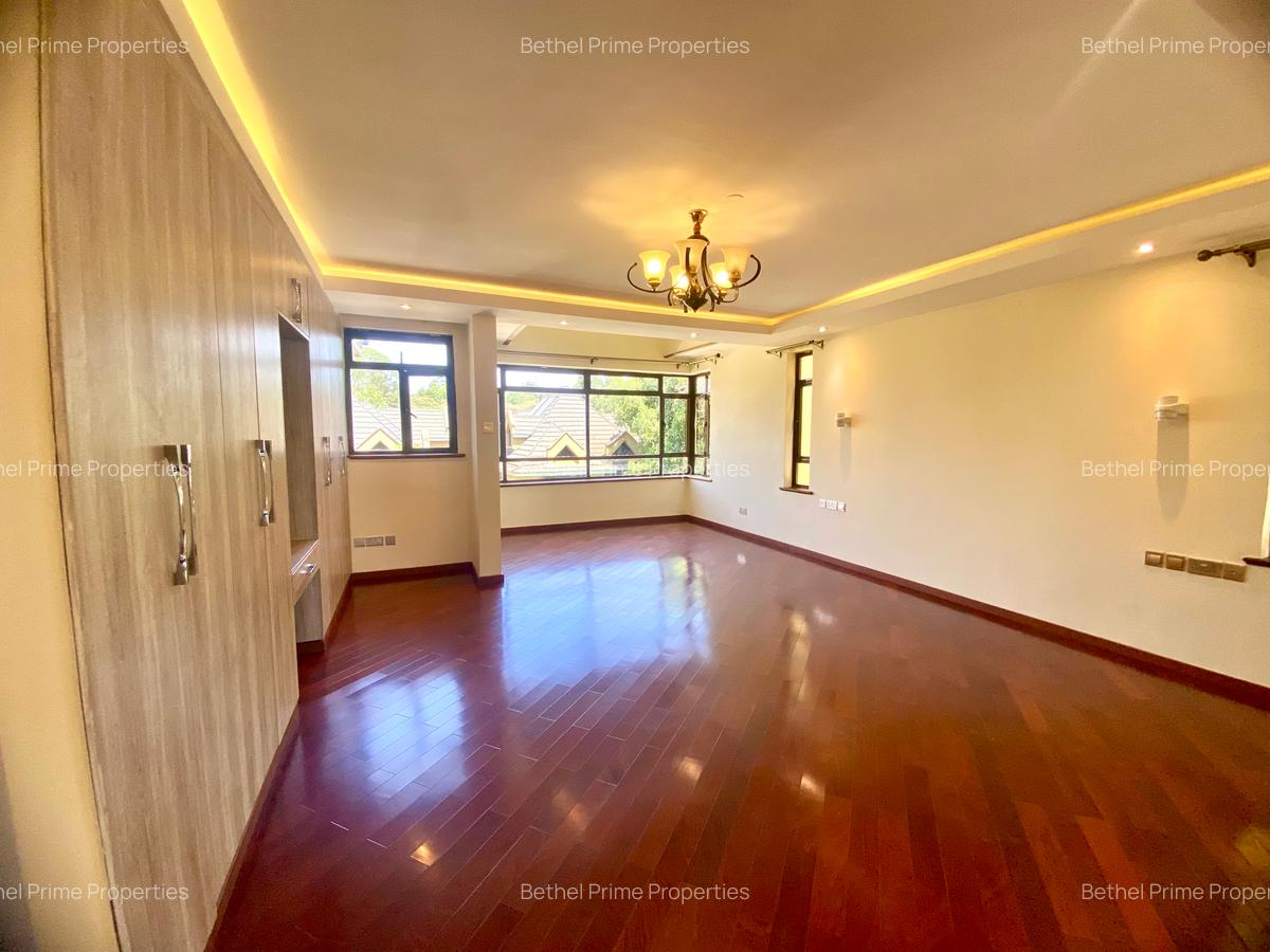 5 Bed Townhouse with En Suite in Lavington - 12