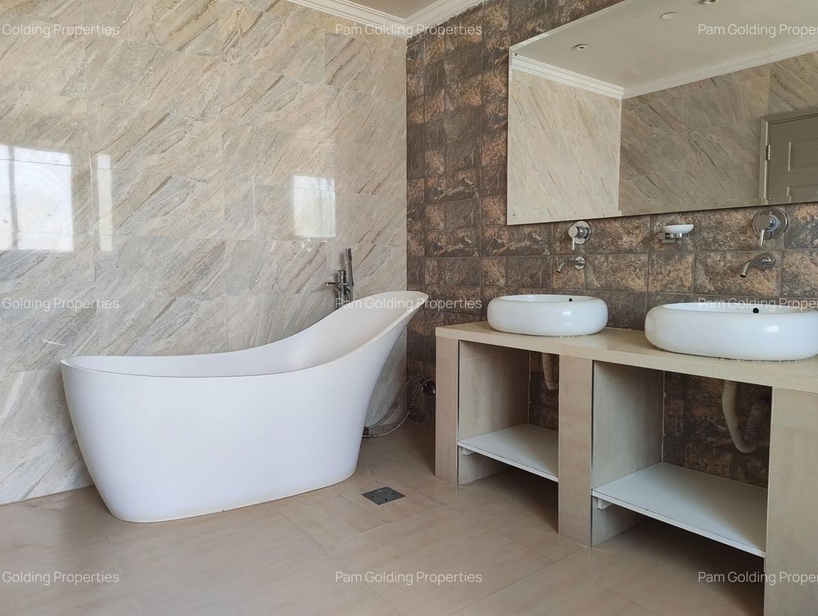 3 Bed Apartment with En Suite in Lavington - 9