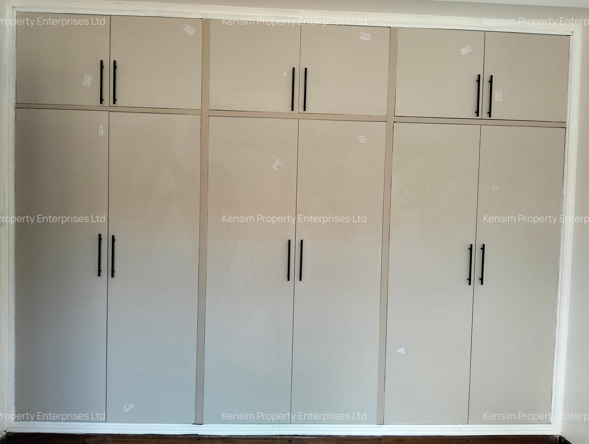 4 Bed Townhouse with En Suite in Lavington - 17