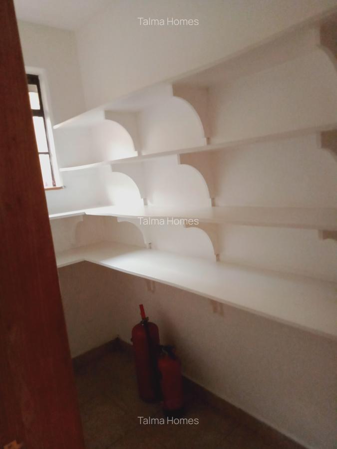 3 Bed Apartment with En Suite at Lavington - 6