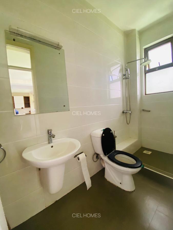 3 Bed Apartment with En Suite at Hatheru Road - 5