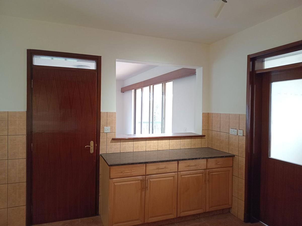 4 Bed Apartment with En Suite in Parklands - 3