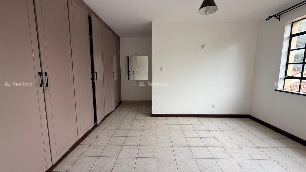 4 Bed Apartment with En Suite in Riverside - 9