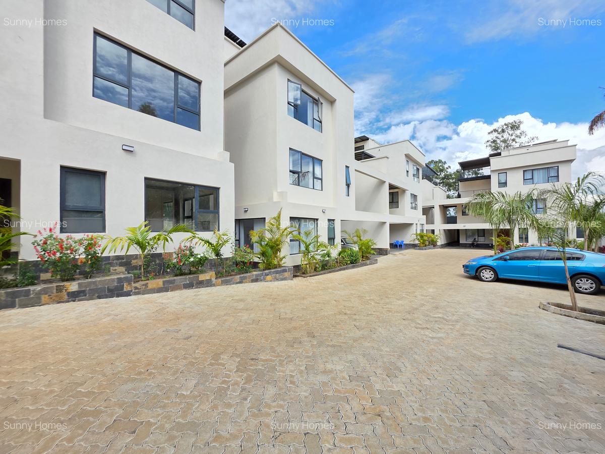 5 Bed Townhouse with En Suite at Lavington Green - 1