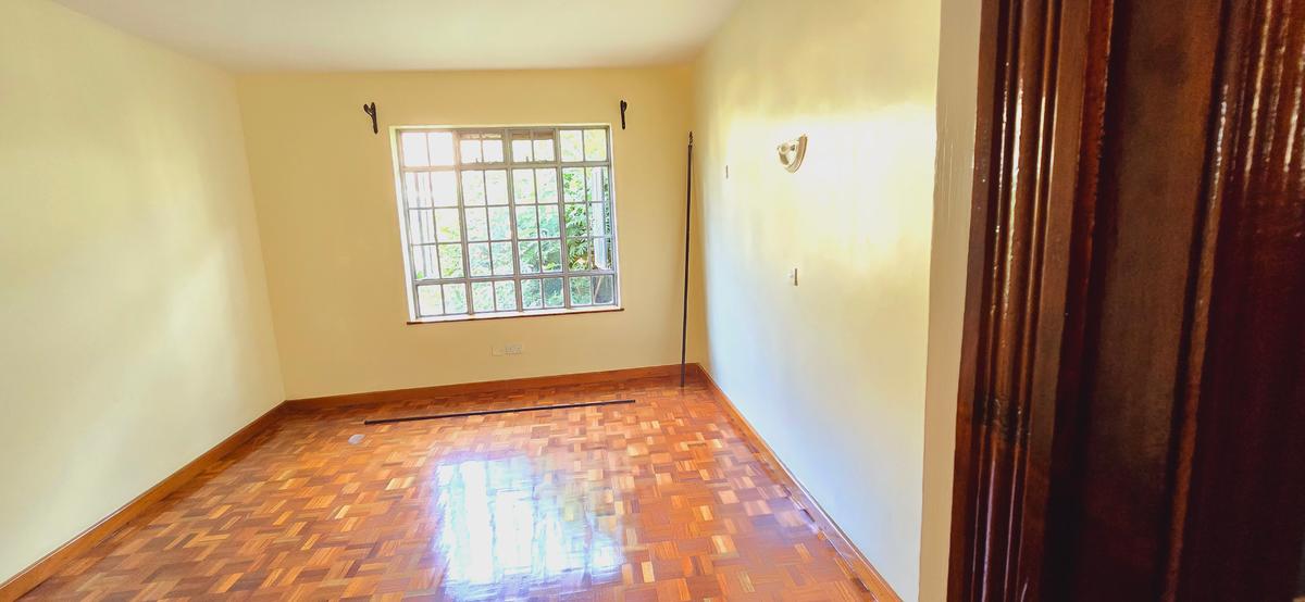 5 Bed Townhouse with En Suite at Lavington - 6