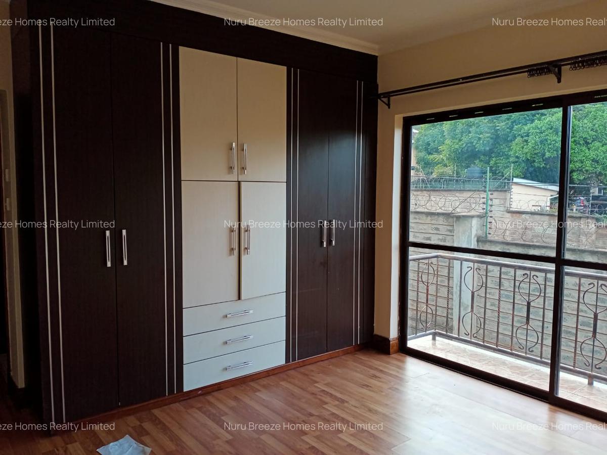 5 Bed Townhouse with En Suite in Brookside - 16