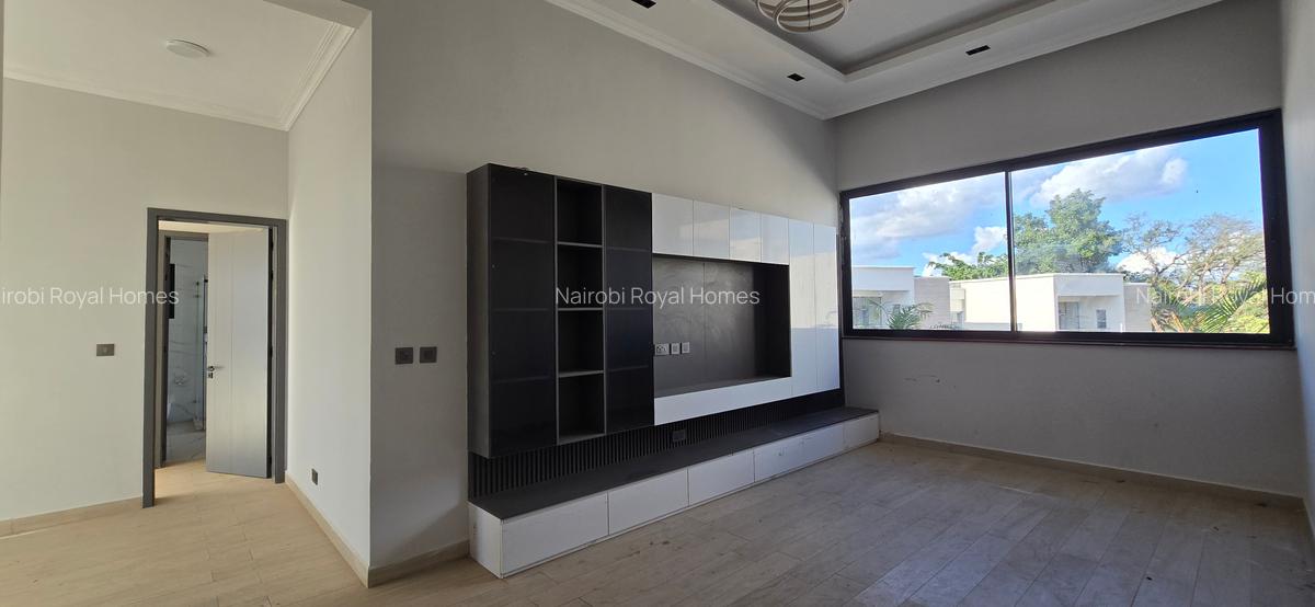5 Bed Townhouse with En Suite at Lavington Green - 8