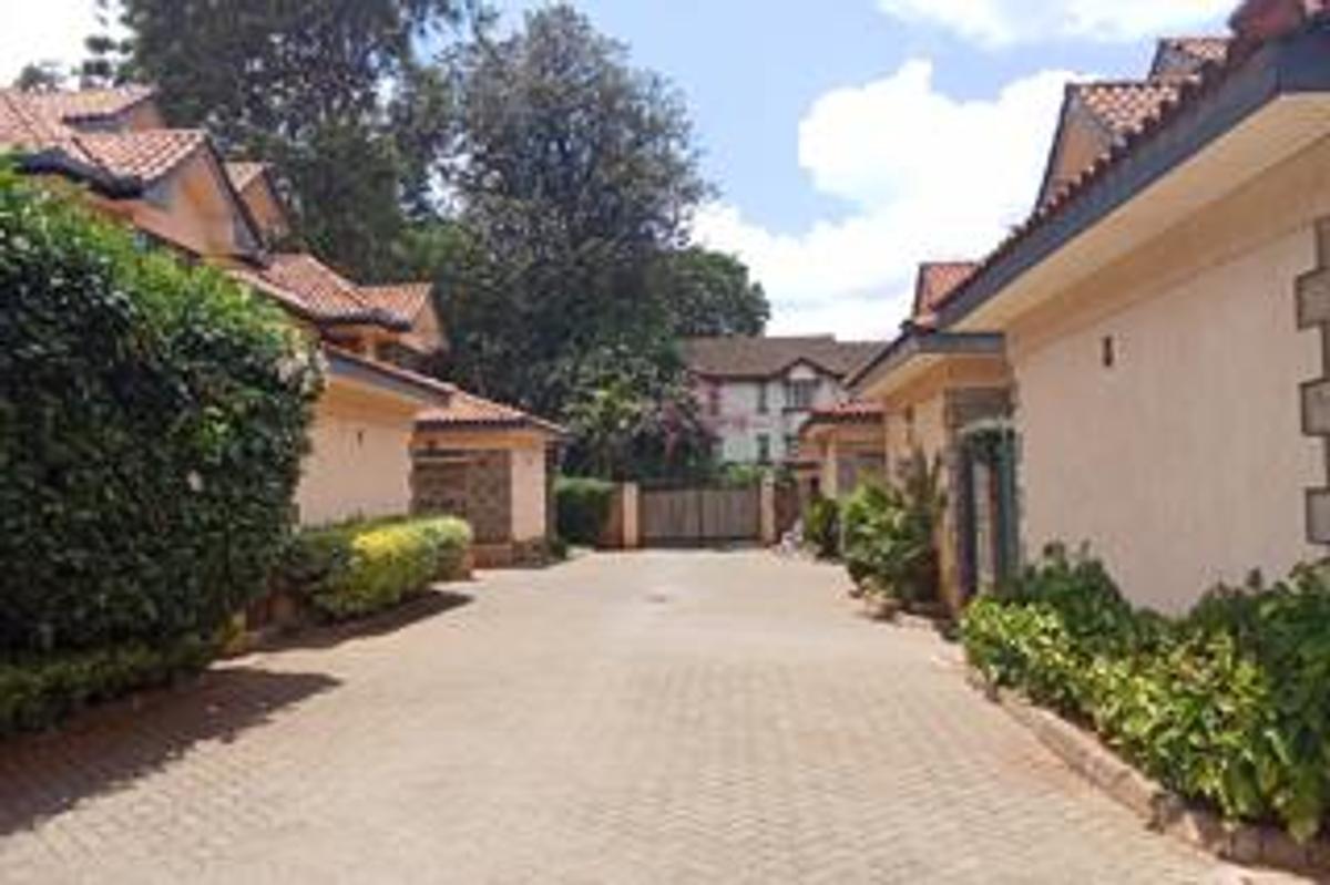 4 Bed Townhouse with En Suite at Lavington Green - 3