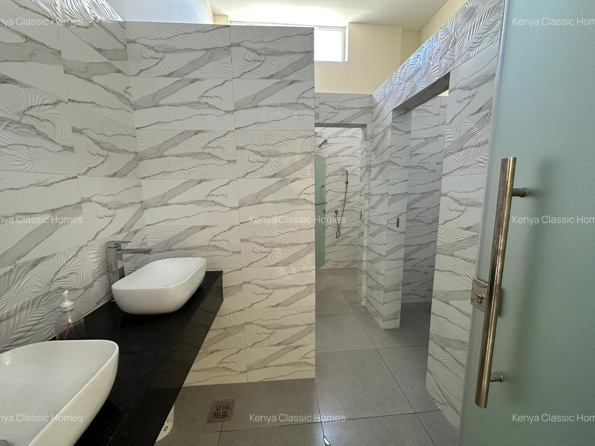 4 Bed Apartment with En Suite at Parklands - 17