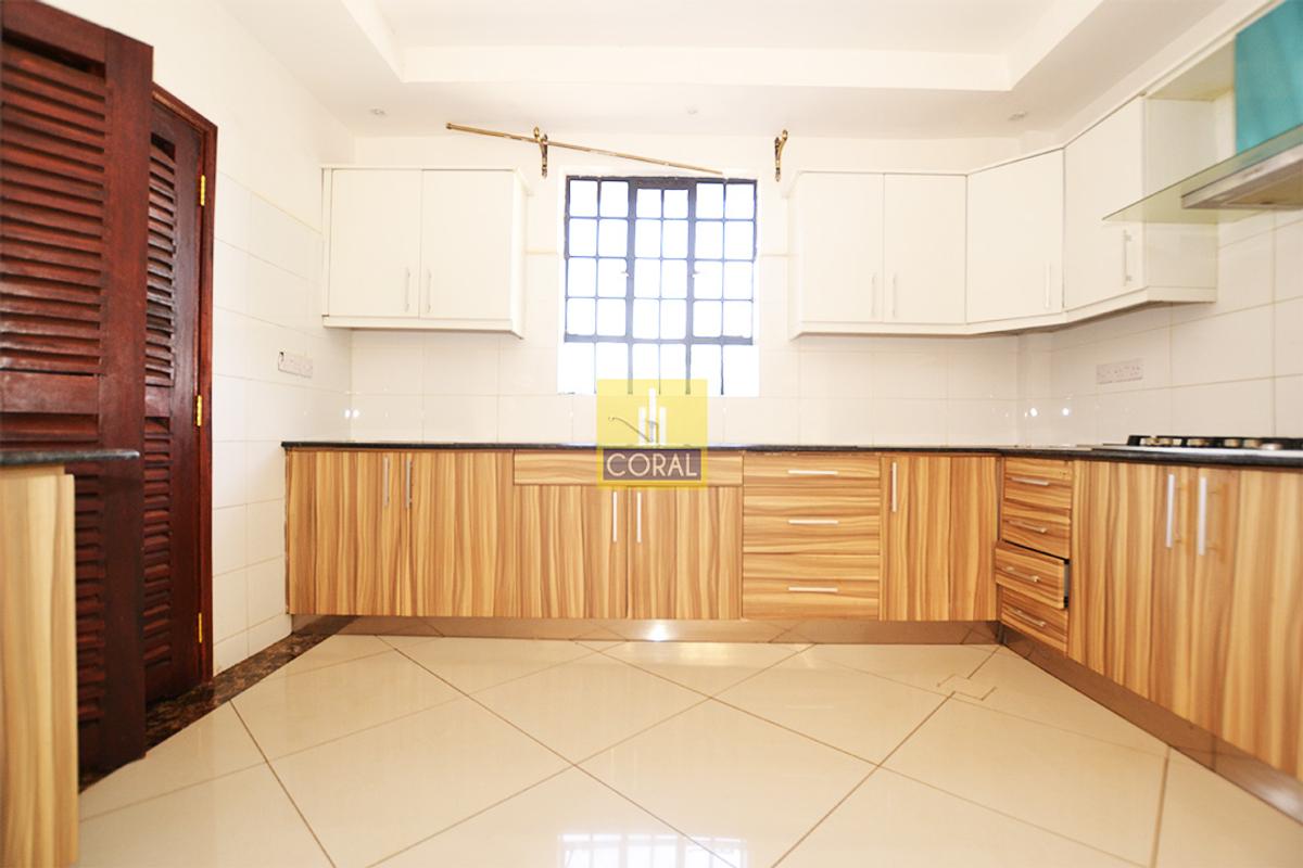 5 Bed Townhouse in Kitisuru - 12