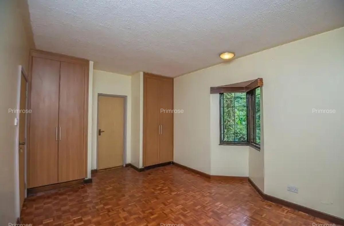 4 Bed Apartment in Riverside - 5