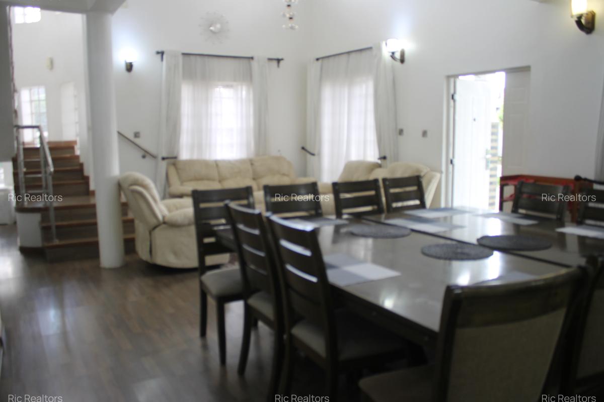 4 Bed Townhouse with En Suite at Lake Road - 8