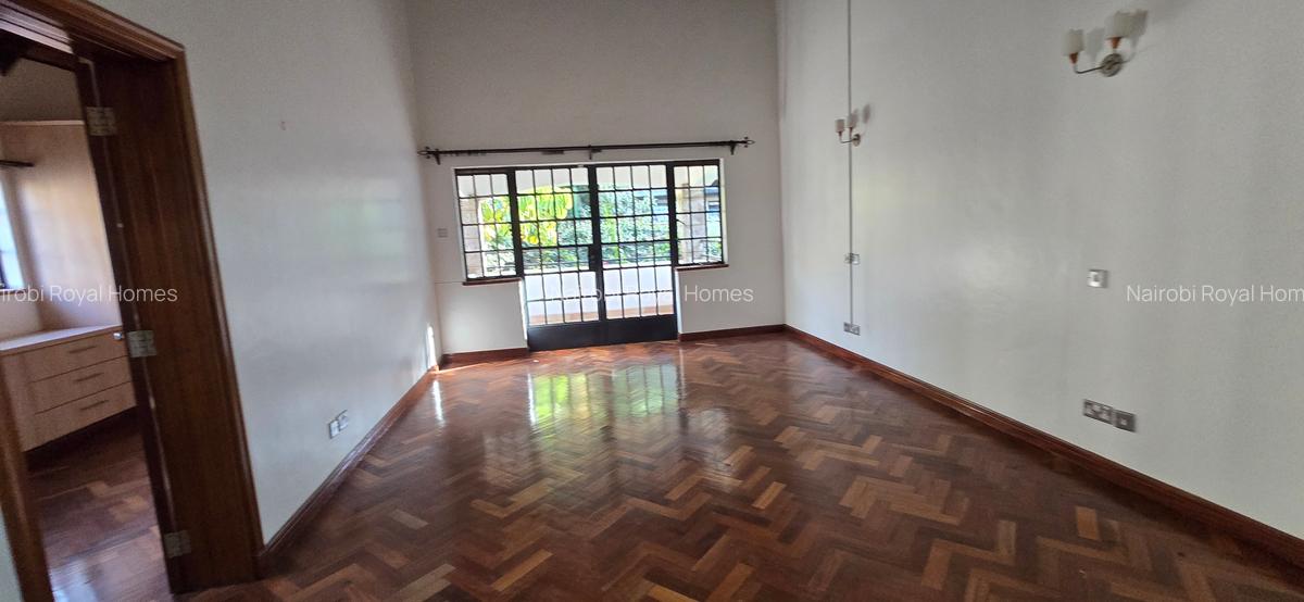 5 Bed Townhouse with En Suite at Lavington Green - 10