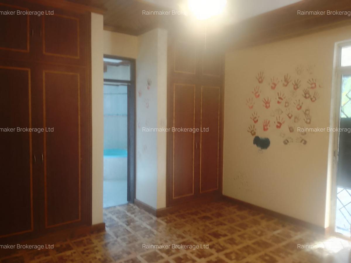 5 Bed House with En Suite in Runda - 4
