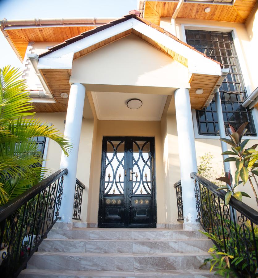 5 Bed Townhouse with En Suite at Kerarapon Drive - 3