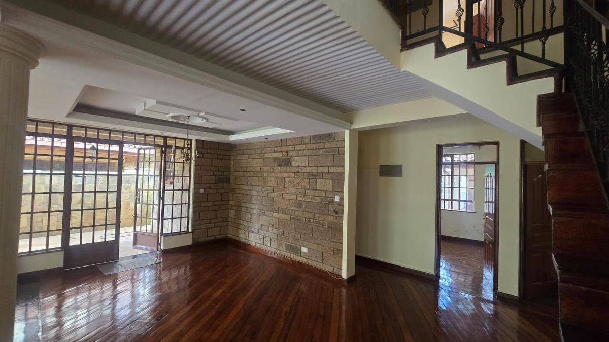 5 Bed Townhouse with En Suite in Lavington - 20