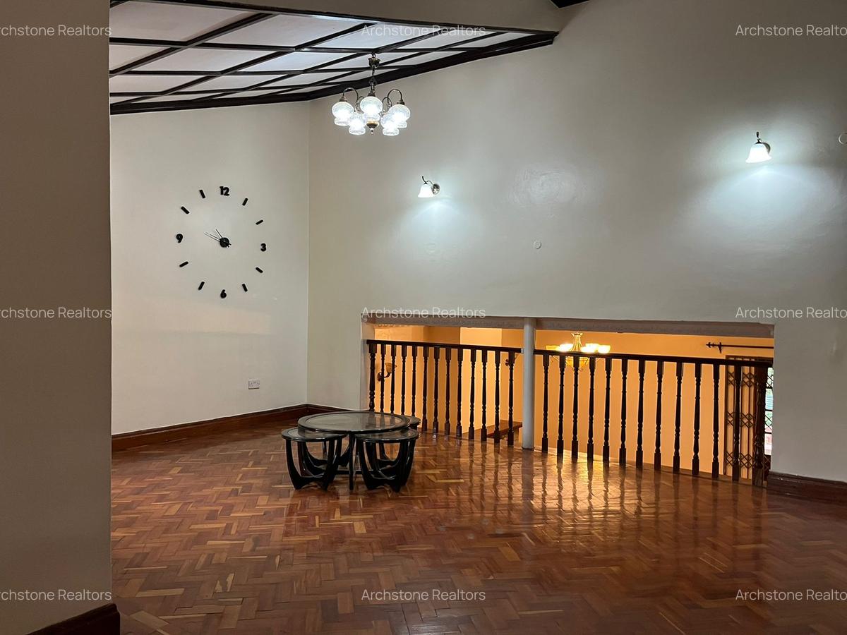 5 Bed House with En Suite in Lavington - 12