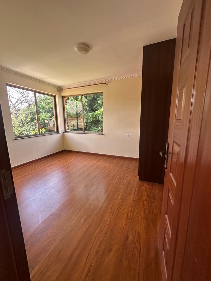 5 Bed Townhouse with En Suite in Lavington - 13