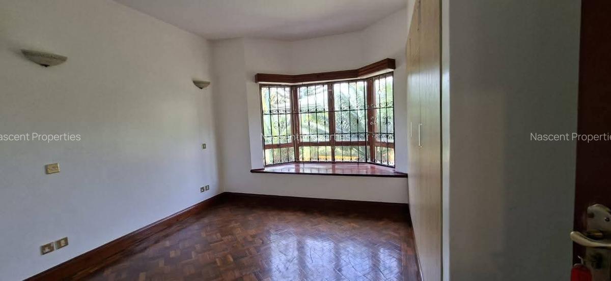 5 Bed House with En Suite in Runda - 4