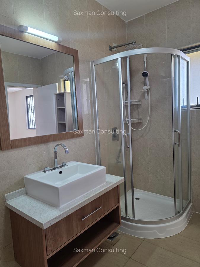 3 Bed Apartment with En Suite in Brookside - 10