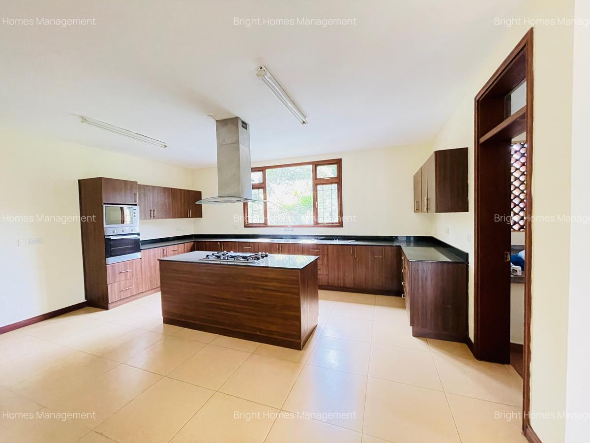 4 Bed Apartment with En Suite in Riverside - 10