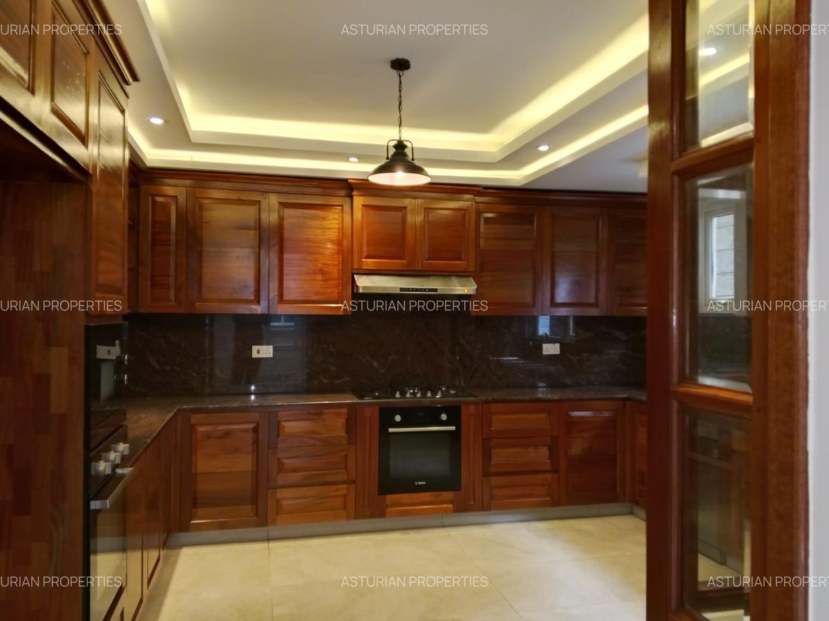 4 Bed Townhouse with En Suite in Lavington - 2