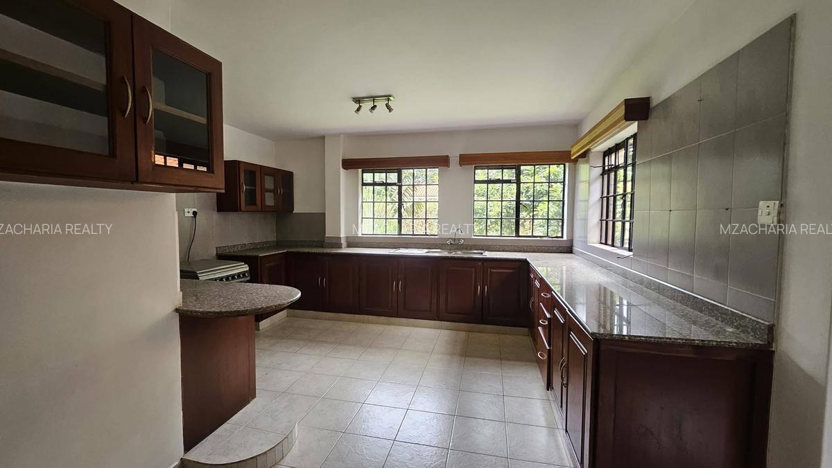 5 Bed House with En Suite in Runda - 4